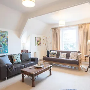  Apartment Spacious 3br Victorian Loft Flat In Cotswolds - Free Parking