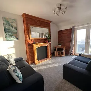  Apartment Coastline Retreats - Stunning Sea View Apartment, Netflix United Kingdom